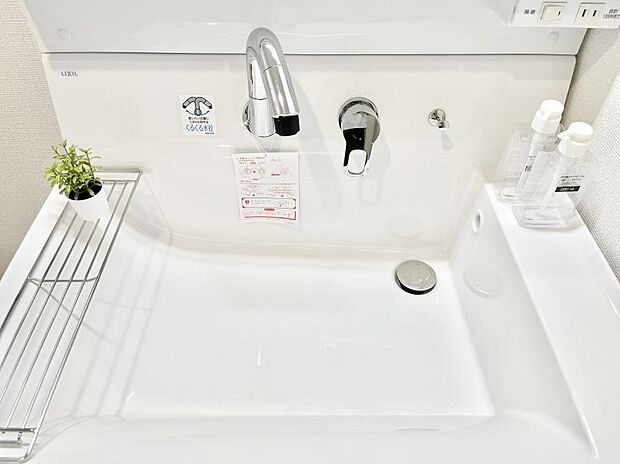 【その他設備(シャワー水栓)】ハンドシャワー付き！使いやすい洗面台。
