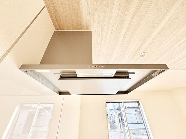 【その他設備(レンジフード)】◆１号棟◆基本的なお手入れはフィルターのみ！お手入れのしやすさも魅力です。