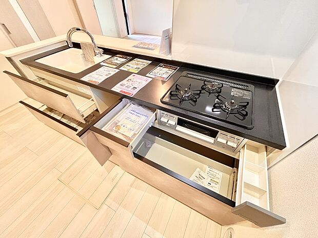 【その他設備(スライド収納)】◆1号棟◆使いやすさを優先したスライド式収納タイプ！