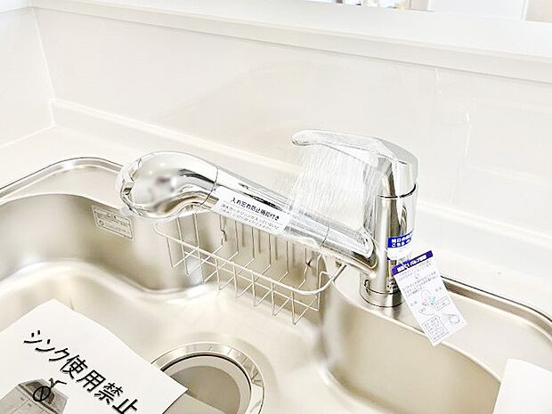 【その他設備(浄水器)】いつでも清潔なおいしいお水を。一つの水栓で水道水と浄水を使い分け。