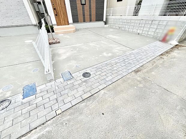 【駐車場】◆A号棟◆～Parking～　駐車場２台置けます！(車種による)自転車置き場や物置場として、お子様の遊ぶスペースとして、ゆとりある敷地だからこそ可能な多用途にご利用いただけるスペースです。