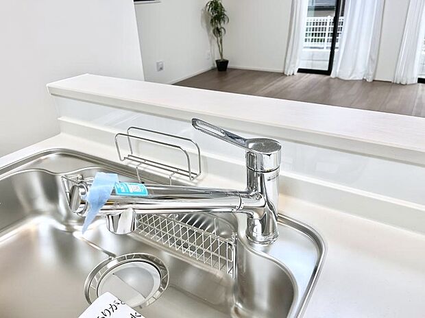 【その他設備(浄水器)】◆A号棟◆いつでも清潔なおいしいお水を。一つの水栓で水道水と浄水を使い分け。