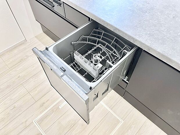 【その他設備(食洗機)】面倒なお片づけは食洗機にお任せ！家事の負担が減って、時間にも気持ちにもゆとりができます。