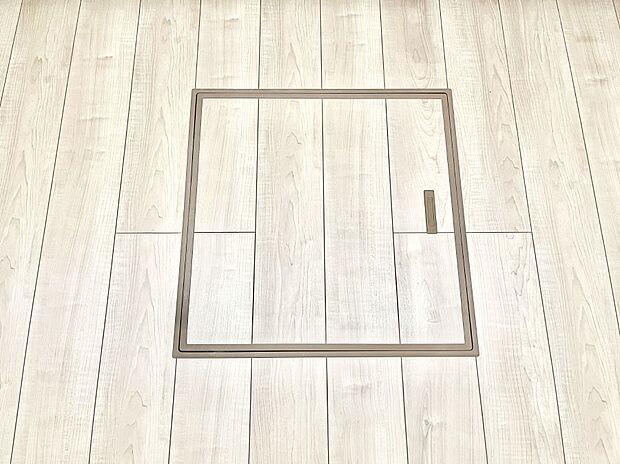 【その他設備(床下収納)】床下収納付き！日用品・非常用品の収納にも大活躍。