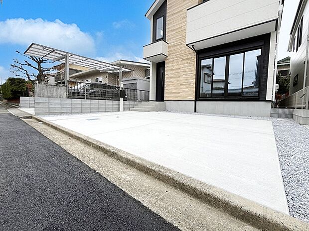 【駐車場】◆１号棟◆～Parking～　駐車場２台置けます！(車種による)自転車置き場や物置場として、お子様の遊ぶスペースとして、ゆとりある敷地だからこそ可能な多用途にご利用いただけるスペースです。