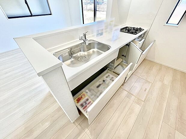 【その他設備(スライド収納)】◆１号棟◆使いやすさを優先したスライド式収納タイプ！