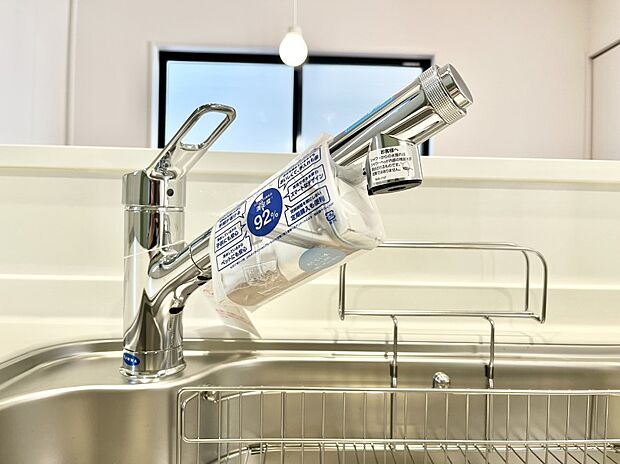 【その他設備(浄水器)】いつでも清潔なおいしいお水を。一つの水栓で水道水と浄水を使い分け。