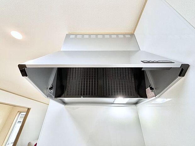 【その他設備(レンジフード)】基本的なお手入れはフィルターのみ!お手入れのしやすさも魅力です。