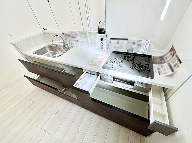 【その他設備(スライド収納)】使いやすさを優先したスライド式収納タイプ!