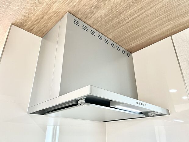 【冷暖房・空調設備(レンジフード)】フラットタイプのレンジフード、お手入れがしやすいですね!