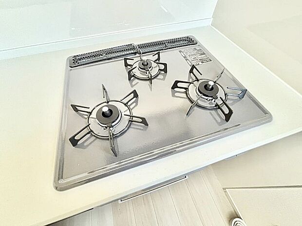 【その他設備(3口コンロ)】◆1号棟◆三口ガスコンロでお料理が一気にはかどりそう