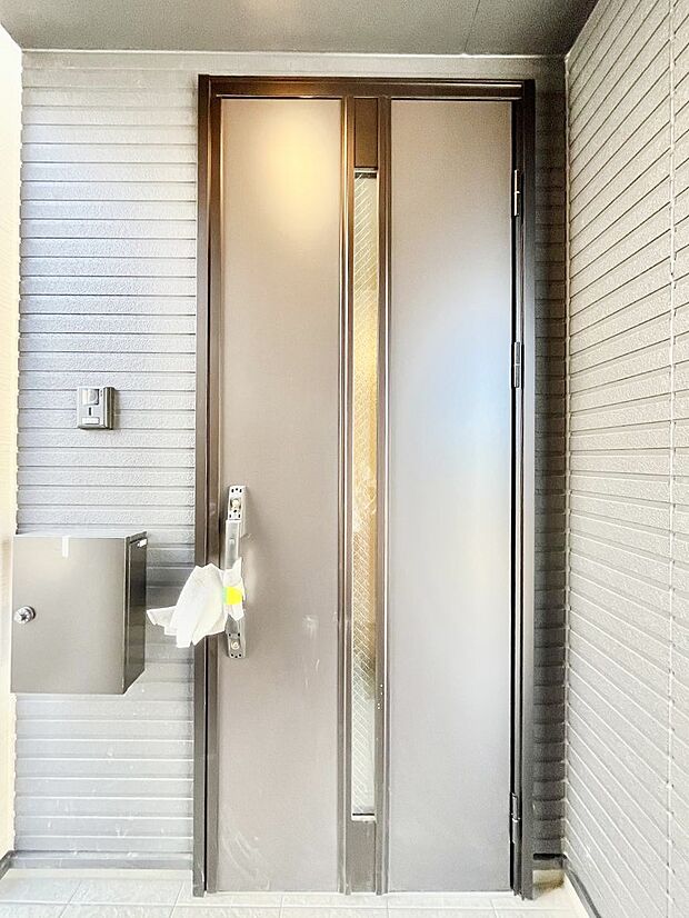 【玄関】大切な家族、来客を出迎える玄関。