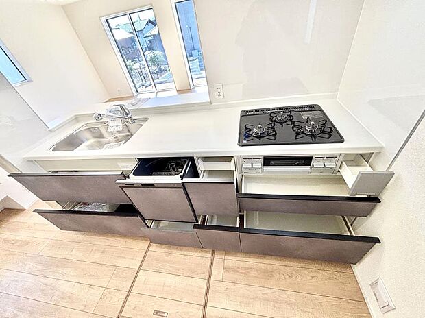 【その他設備(スライド収納)】◆１号棟◆使いやすさを優先したスライド式収納タイプ！