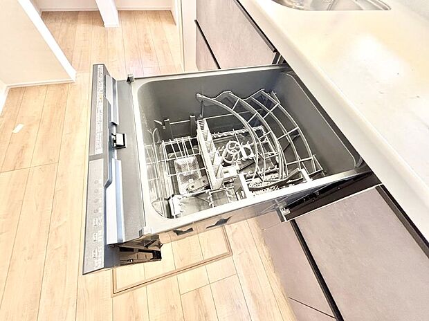 【その他設備(食洗機)】◆１号棟◆面倒なお片づけは食洗機にお任せ！家事の負担が減って、時間にも気持ちにもゆとりができます。