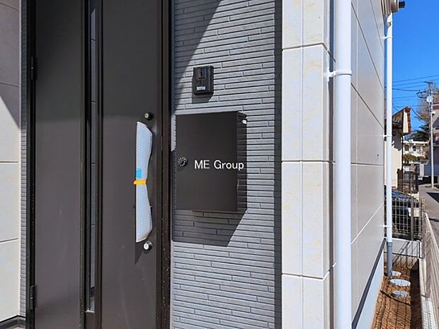 【その他現地】シンプルデザインのポスト。