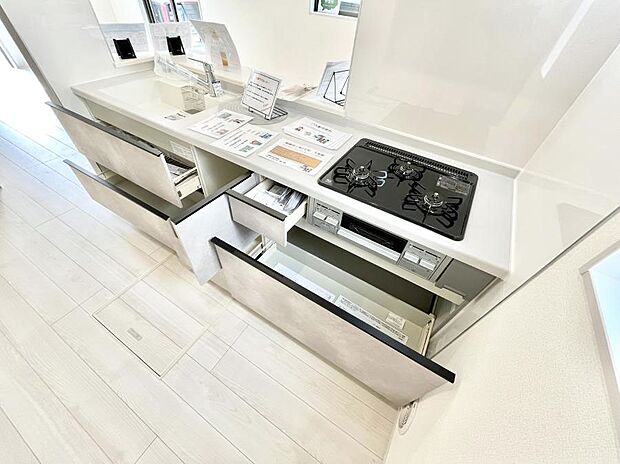 【その他設備(スライド収納)】◆1号棟◆使いやすさを優先したスライド式収納タイプ!