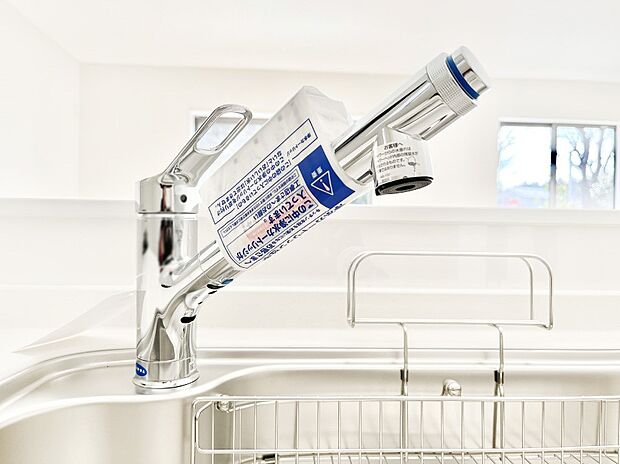 【その他設備(浄水器)】◆A号棟◆いつでも清潔なおいしいお水を。一つの水栓で水道水と浄水を使い分け。