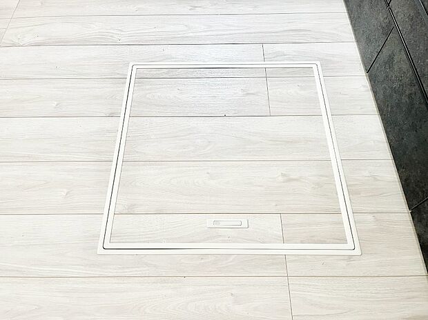 【その他設備(床下収納)】床下収納付き!日用品・非常用品の収納にも大活躍。