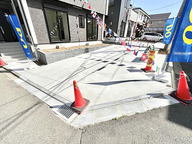 【駐車場】◆A号棟◆~Parking~ 駐車場2台置けます!(車種による)自転車置き場や物置場として、お子様の遊ぶスペースとして、ゆとりある敷地だからこそ可能な多用途にご利用いただけるスペースです。