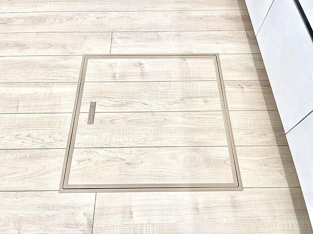 【その他設備(床下収納)】◆1号棟◆床下収納付き！日用品・非常用品の収納にも大活躍。