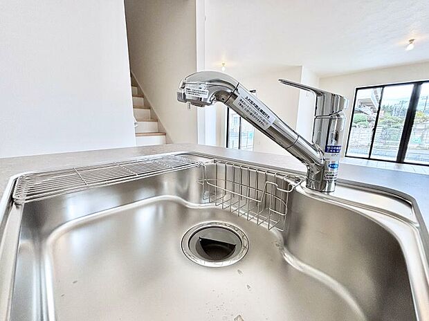 【その他設備(浄水器)】いつでも清潔なおいしいお水を。一つの水栓で水道水と浄水を使い分け。