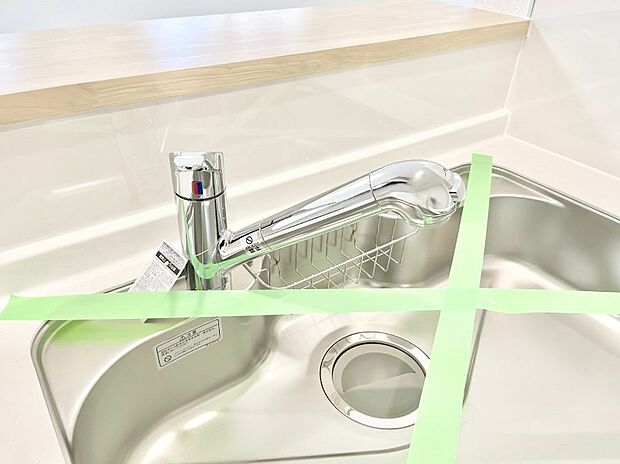 【その他設備(浄水器)】◆2号棟◆いつでも清潔なおいしいお水を。一つの水栓で水道水と浄水を使い分け。