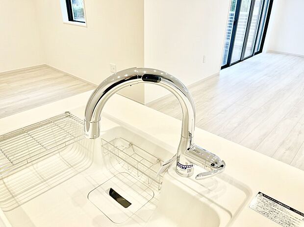 【その他設備(浄水器)】◆1号棟◆いつでも清潔なおいしいお水を。一つの水栓で水道水と浄水を使い分け。