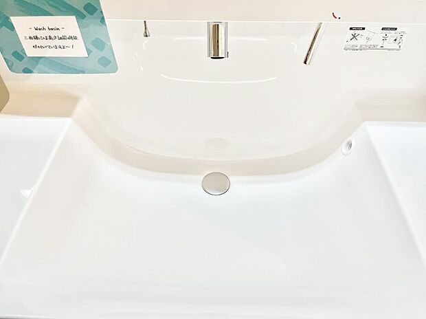 【その他設備(ハンドシャワー水栓)】◆1号棟◆ハンドシャワー付き!使いやすい洗面台。