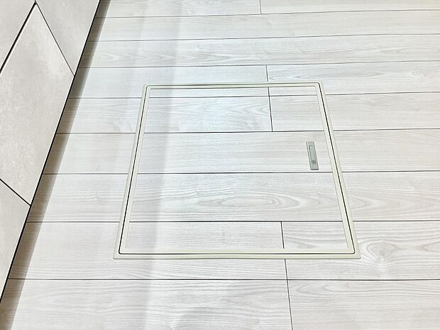 【その他設備(床下収納)】床下収納付き！日用品・非常用品の収納にも大活躍。