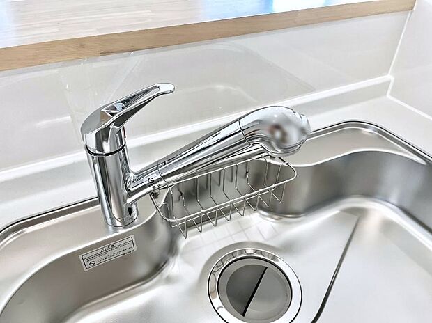 【その他設備(浄水器)】いつでも清潔なおいしいお水を。一つの水栓で水道水と浄水を使い分け。