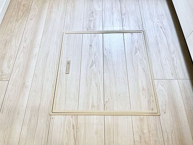 【その他設備(床下収納)】床下収納付き！日用品・非常用品の収納にも大活躍。