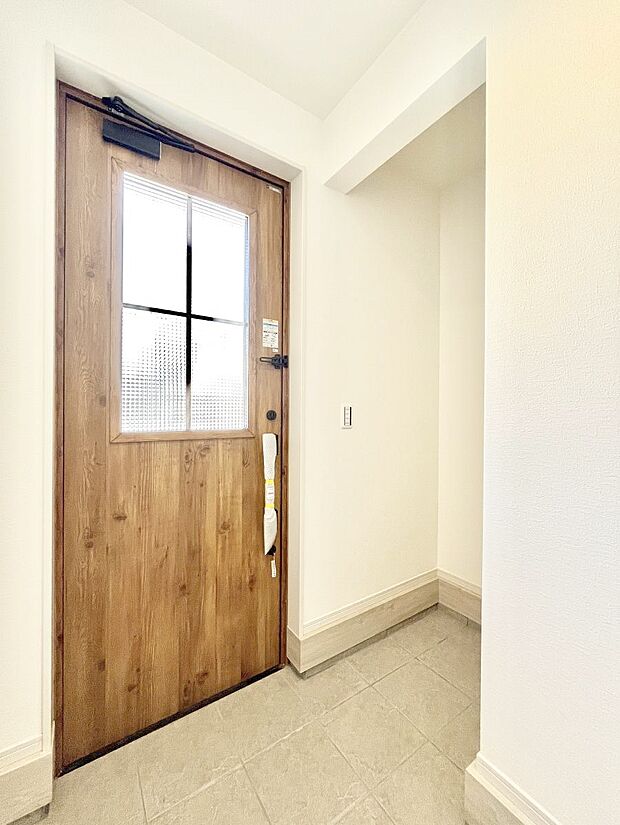 【玄関】◆１号棟◆～Entrance～　玄関は家の顔といわれますが我が家のセンスをさりげなく感じさせる魅力ある玄関造りも楽しみの一つ。帰宅する度に家族がほっとできる心地よい空間造りも大切ですね♪