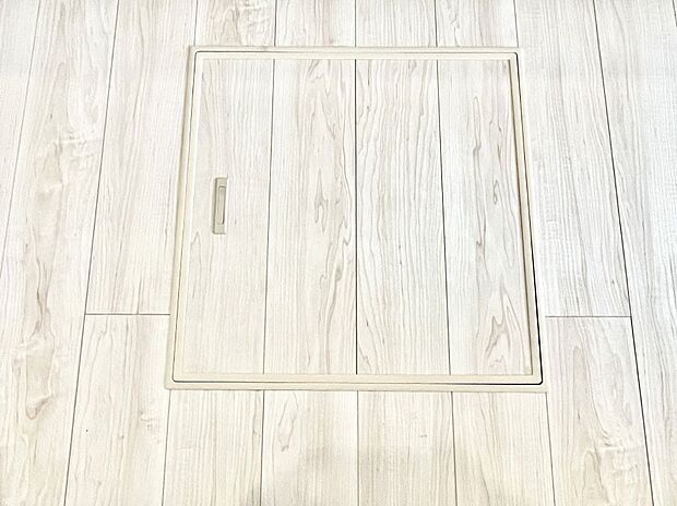 【その他設備(床下収納)】床下収納付き！日用品・非常用品の収納にも大活躍。