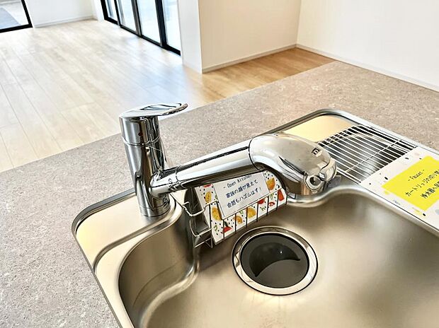 【その他設備(浄水器)】いつでも清潔なおいしいお水を。一つの水栓で水道水と浄水を使い分け。