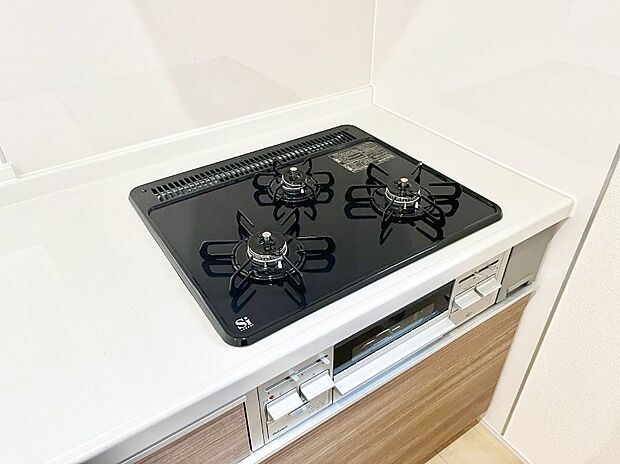 【その他設備(ガスコンロ)】◆３号棟◆三口ガスコンロでお料理が一気にはかどりそう  