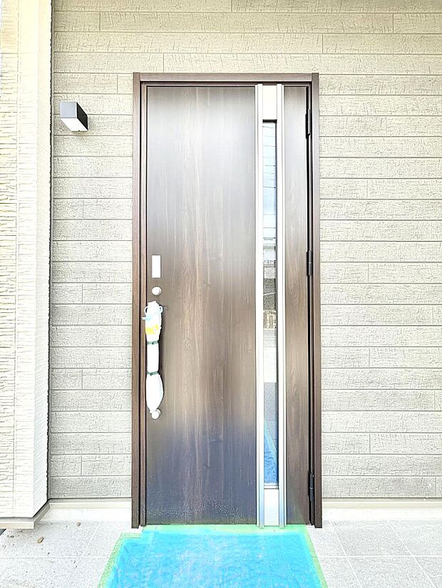 【玄関】大切な家族、来客を出迎える玄関。