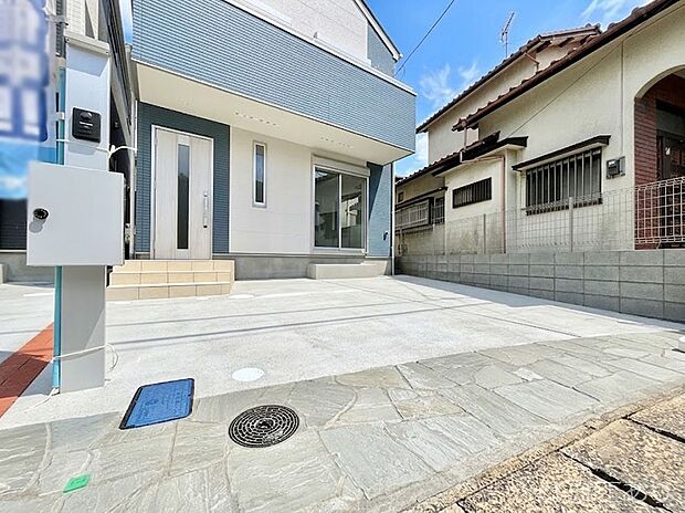 【駐車場】◆2号棟◆~Parking~ 駐車場2台置けます!(車種による)自転車置き場や物置場として、お子様の遊ぶスペースとして、ゆとりある敷地だからこそ可能な多用途にご利用いただけるスペースです。