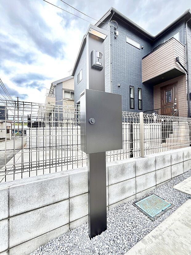 【その他現地】シンプルなデザインのポスト