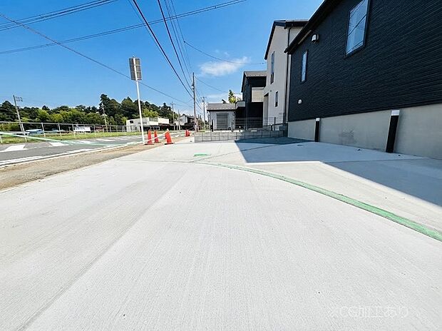 【駐車場】駐車3台可能!急なお客様の駐車に。また、ご家族の自転車スペースとしても大活躍。