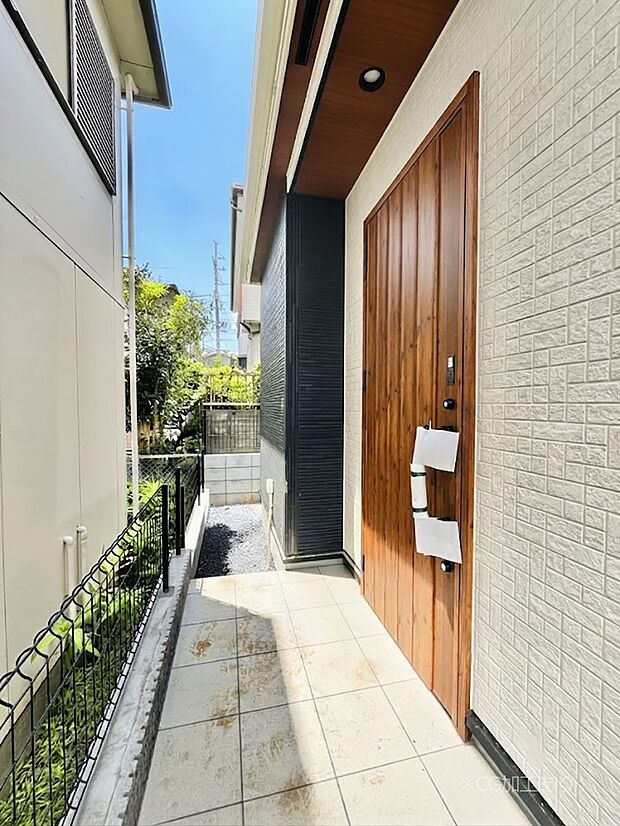 【玄関】大切な家族、来客を出迎える玄関。