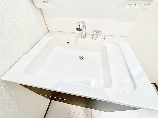 【その他設備(ハンドシャワー水栓)】ハンドシャワー付き!使いやすい洗面台。