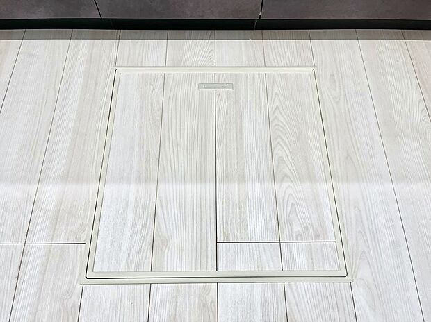 【その他設備(床下収納)】床下収納付き！日用品・非常用品の収納にも大活躍。