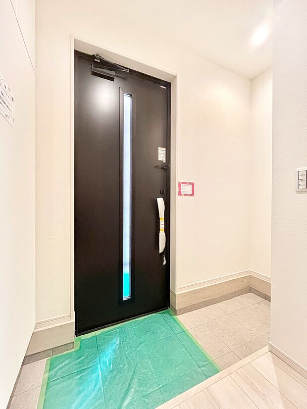 【玄関】～Entrance～　玄関は家の顔といわれますが我が家のセンスをさりげなく感じさせる魅力ある玄関造りも楽しみの一つ。帰宅する度に家族がほっとできる心地よい空間造りも大切ですね♪