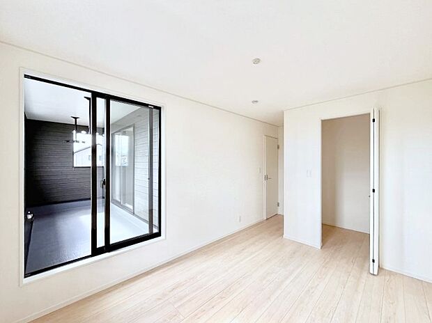 【寝室】◆1号棟◆~Bed Room~ マンションと違い部屋数が多いのが戸建てのメリットです。ご家族が増えたことで手狭に感じていた住まいも戸建てでは各居室プライバシーを保つことができます。