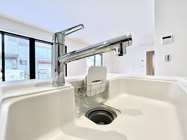【その他設備(浄水器)】いつでも清潔なおいしいお水を。一つの水栓で水道水と浄水を使い分け。