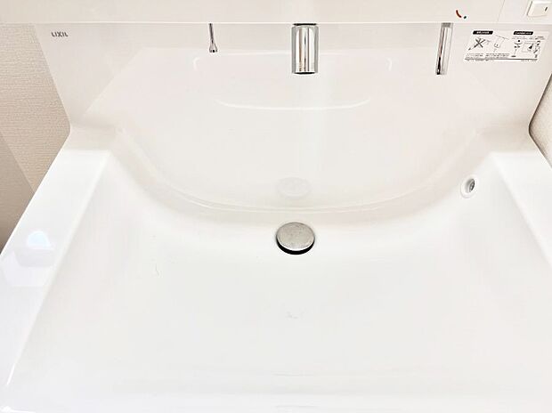 【その他設備(ハンドシャワー水栓)】ハンドシャワー付き!使いやすい洗面台。