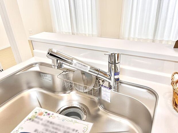 【その他設備(浄水器)】いつでも清潔なおいしいお水を。一つの水栓で水道水と浄水を使い分け。