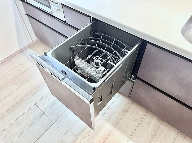 【その他設備(食洗機)】◆A号棟◆面倒なお片づけは食洗機にお任せ！家事の負担が減って、時間にも気持ちにもゆとりができます。