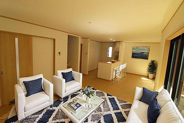 ☆賃貸の更新時期が迫っている人。更新料を払うか、新しく賃貸を探して、敷金・礼金を払うか、悩ましいところ。いっそ購入してしまうのも手。家賃と同等程度のお支払いで、自分の住まいを手に入れられます♪（家具は