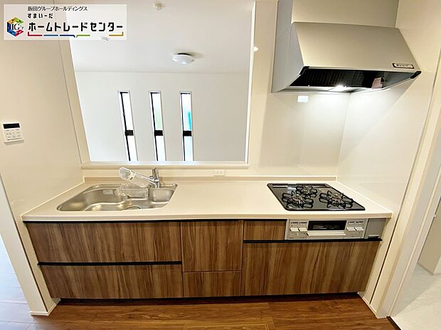 ☆賃貸の更新時期が迫っている人。更新料を払うか、新しく賃貸を探して、敷金・礼金を払うか、悩ましいところ。いっそ購入してしまうのも手。家賃と同等程度の支払いで、自分の住まいを手に入れられます♪